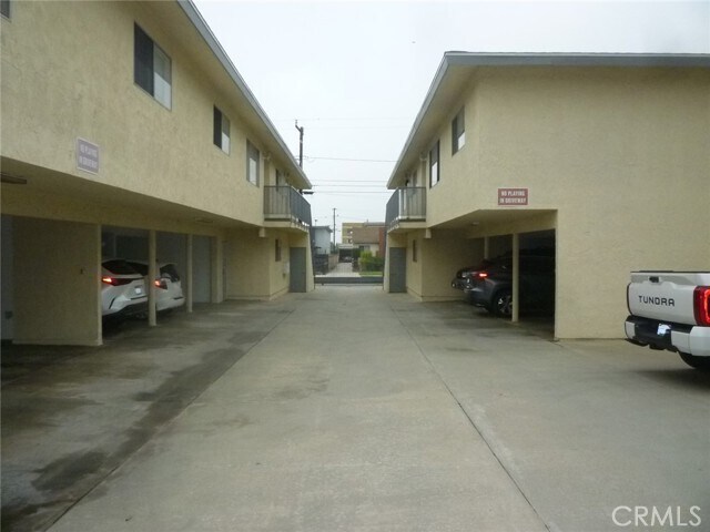 Building Photo - 15910 Harvard Blvd