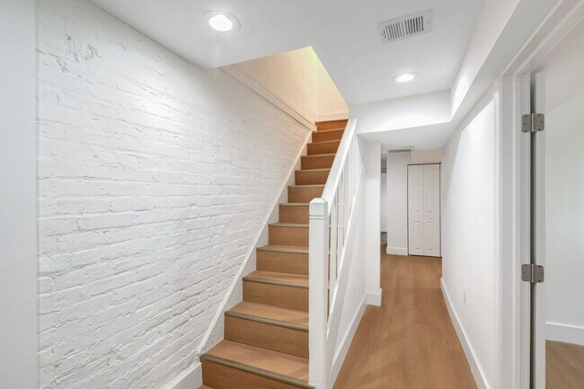 Building Photo - Columbia Heights Apartment | 1 Bed | 1 Bath | 450 Sf