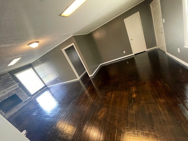 Building Photo - 4945 Clearbrook Cove