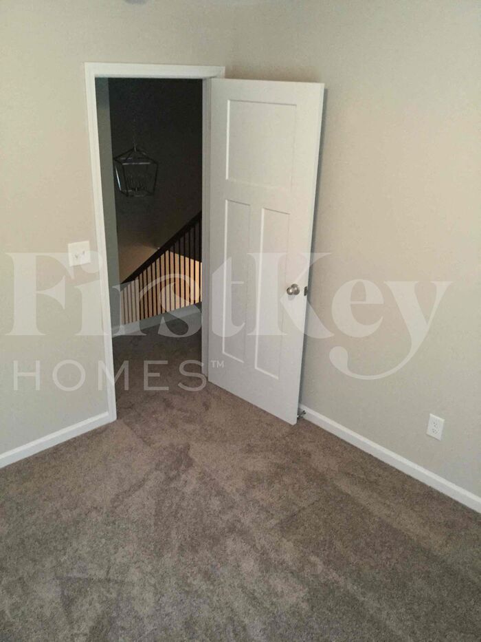 Building Photo - 18 E Newnan Rd
