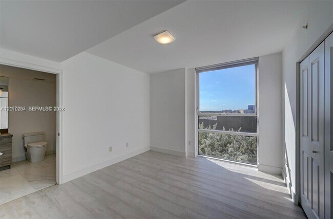Building Photo - 400 Sunny Isles Blvd
