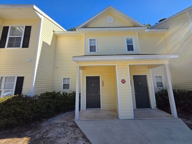 Building Photo - 1 Bed / 1.5 Bath – Magnolia Place