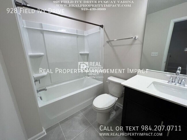 Building Photo - 928 Field Ivy Dr