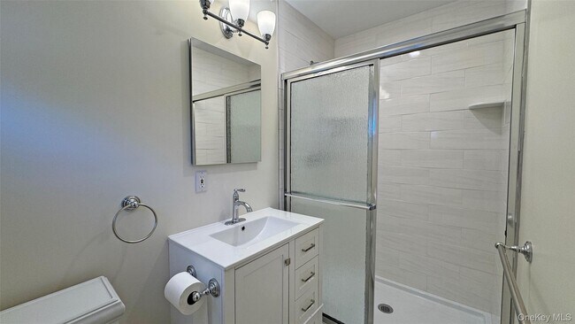 Building Photo - 11 Country Ridge Dr