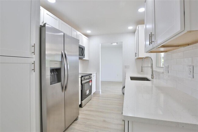 Building Photo - 2834 Hardee Dr