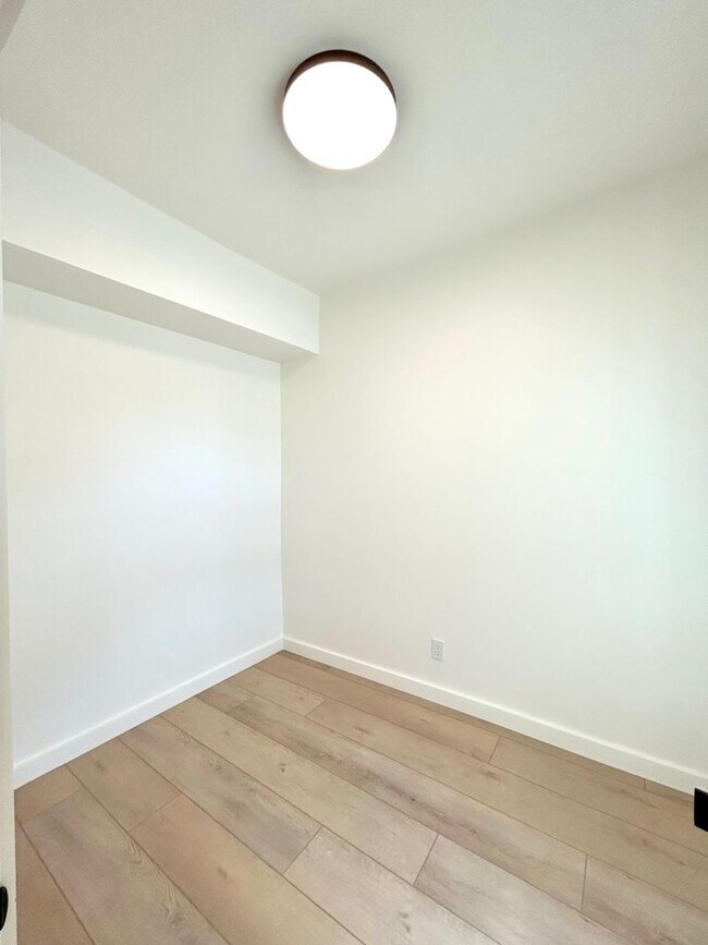 Building Photo - 3 Bed/1 Bath - Downtown Santa Barbara