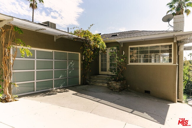 Building Photo - 4217 Cromwell Ave