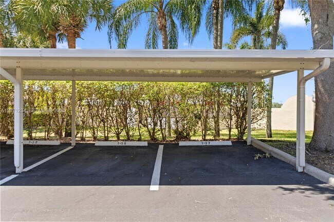 Building Photo - 5876 Regal Glen Dr