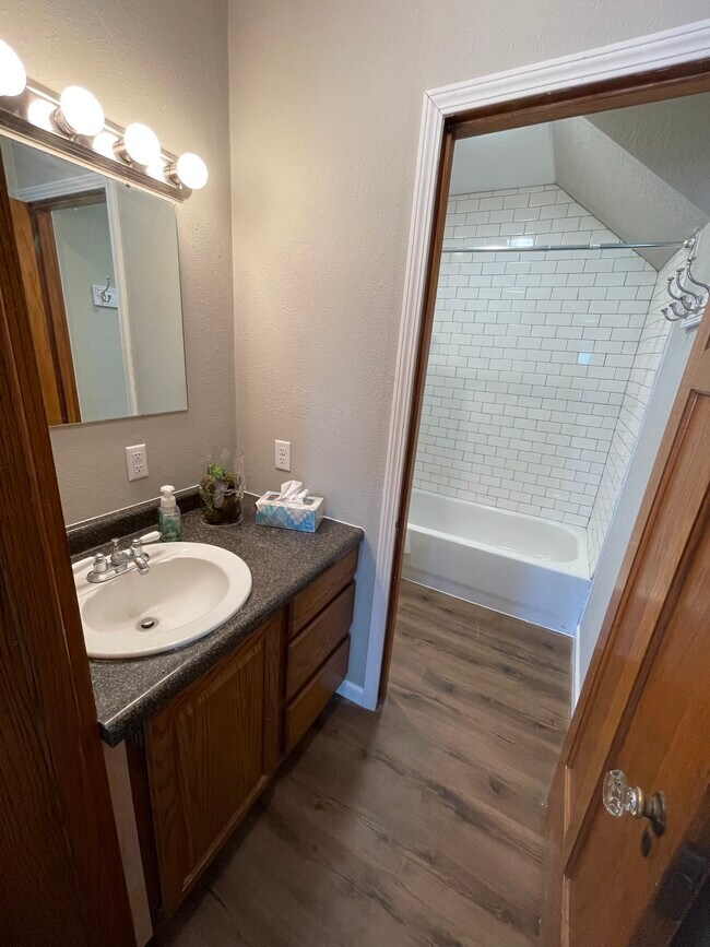 Building Photo - 1530 E 14th St