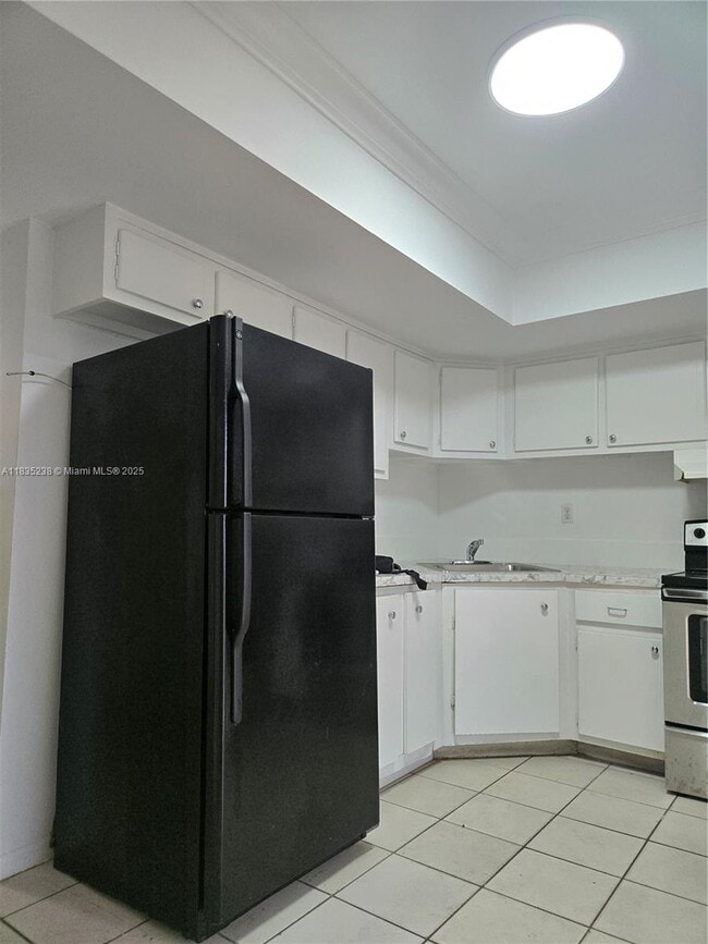 Building Photo - 5401 SW 38th Ct
