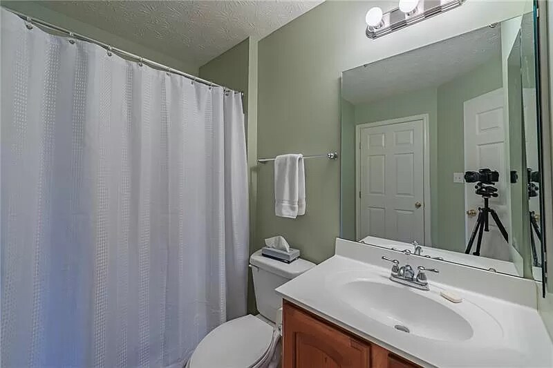 Building Photo - 4019 Village Run Rd