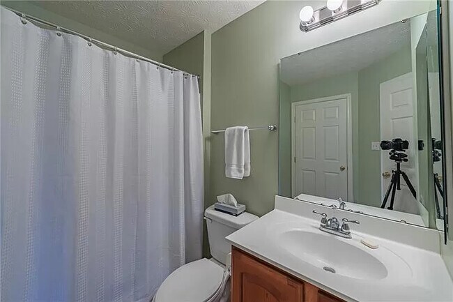 Building Photo - 4019 Village Run Rd