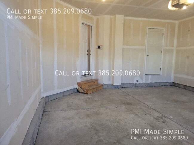 Building Photo - Spacious 4-Bedroom Townhome in Bluffdale