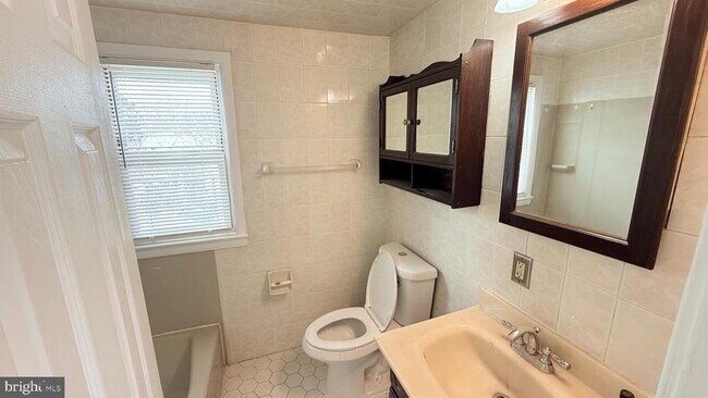 Building Photo - 470 Connecticut Ave