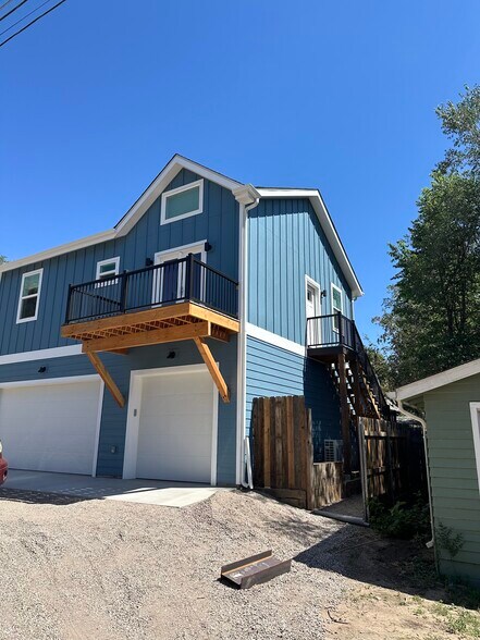 1 car garage - 918 N El Paso St