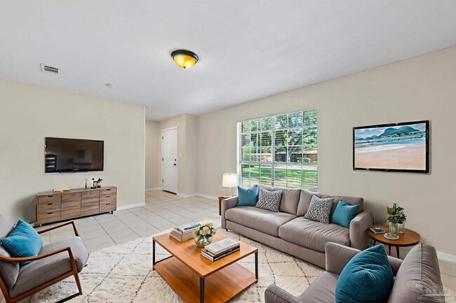 Building Photo - 1221 Albuquerque Cir