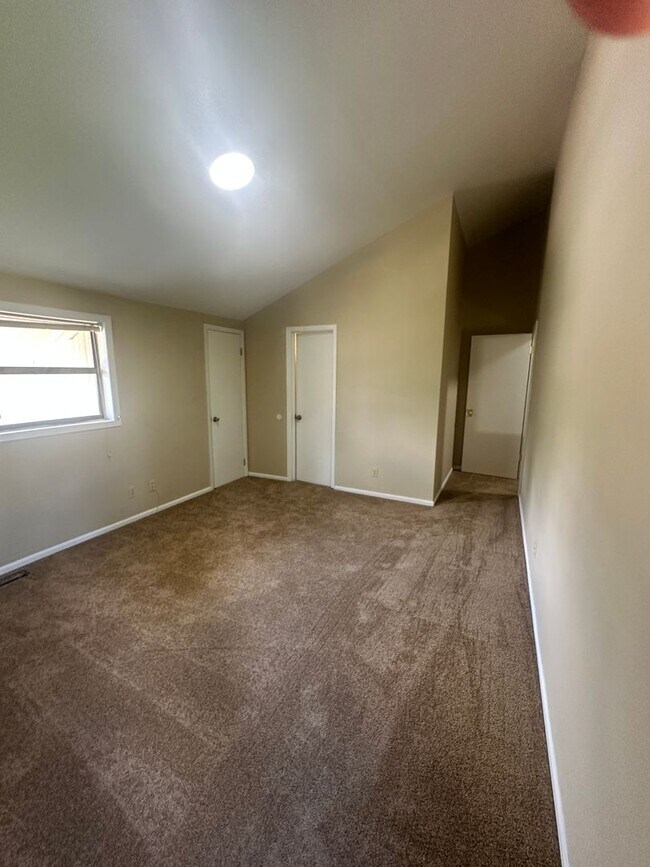 Building Photo - 2 Bedroom/2 Bath Townhome in Valdosta