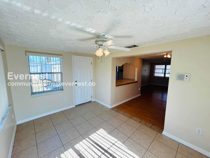 Building Photo - 2127 Erin Dr