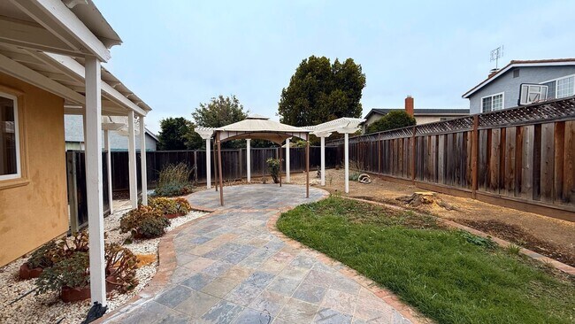 Building Photo - 7214 Chantilley Ct