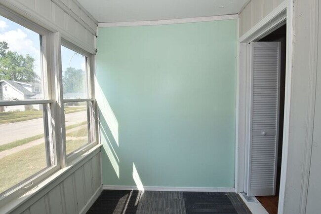 Building Photo - Mishawaka- near Bethel University, shoppin...