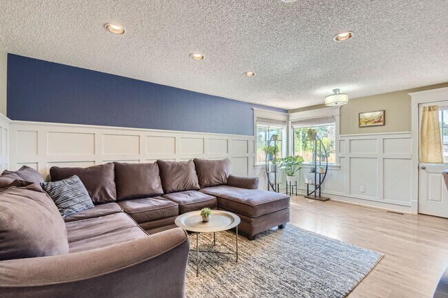 Building Photo - 4915 S Flanders Ct