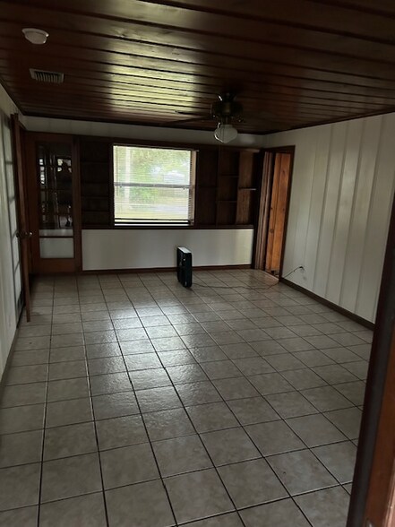 Building Photo - 2076 S Grandview Ave