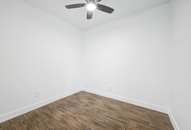 Building Photo - 4127 N 106th Ave