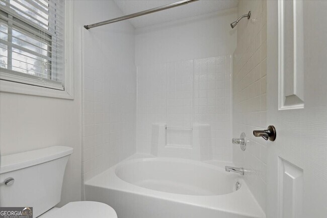 Building Photo - 2515 Lakeview Trail