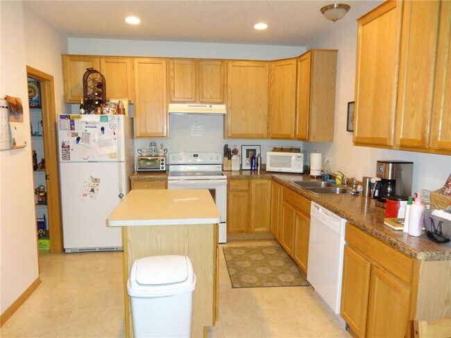 Building Photo - 4770 Underwood Ln N