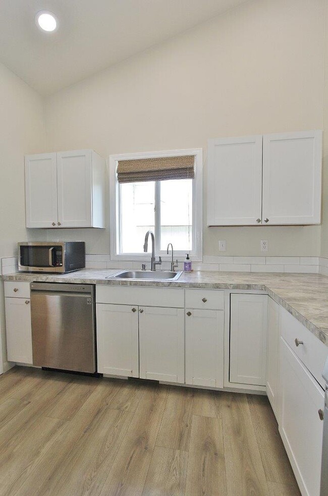Building Photo - 2610 N Shoveler Way