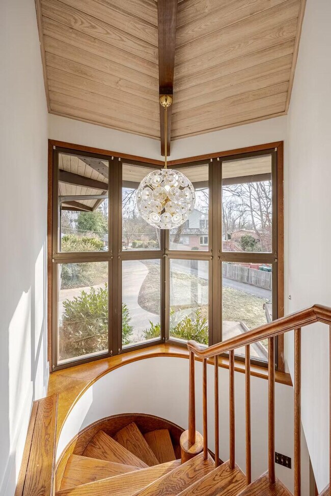 Building Photo - 2720 N Fillmore St