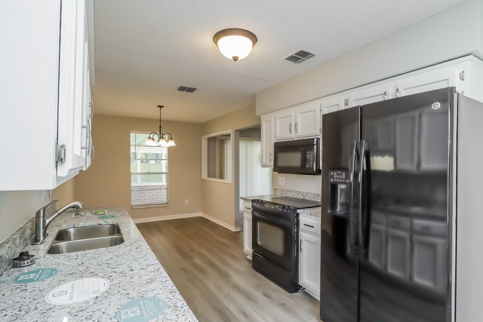 Building Photo - 2386 Dundee Ct E