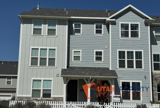 Building Photo - 1053 W Narrows Ln