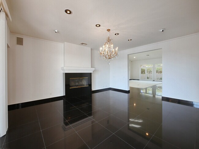 Building Photo - 48600 Shady View Dr