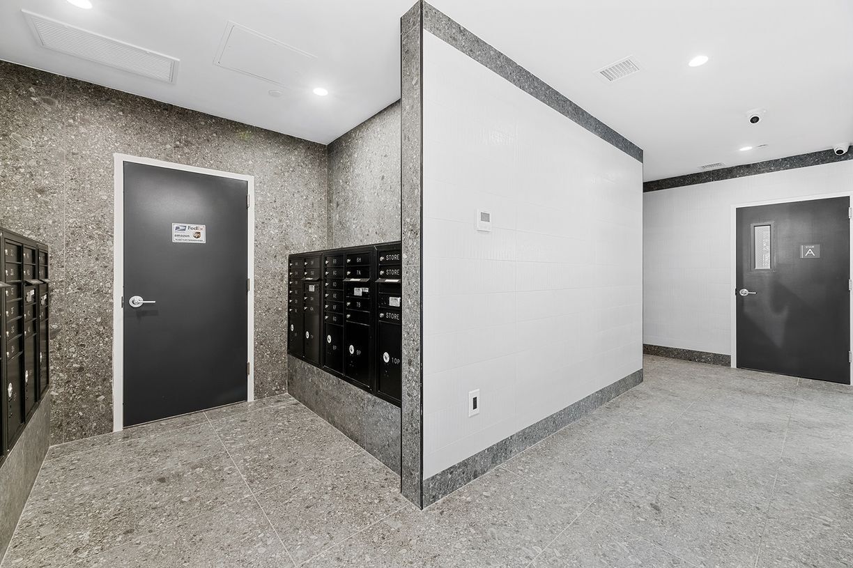 Building Photo - 2321 Belmont Ave