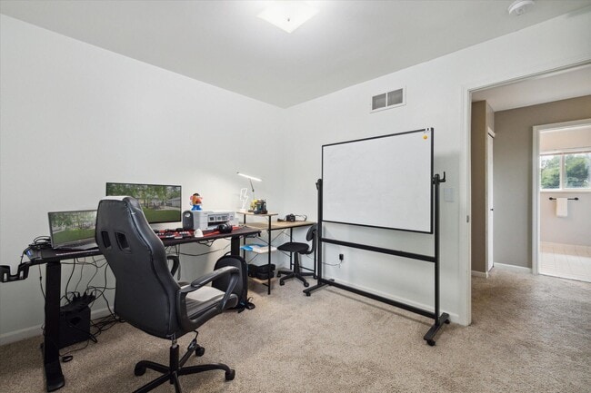 Building Photo - 578 E Mahan Ave