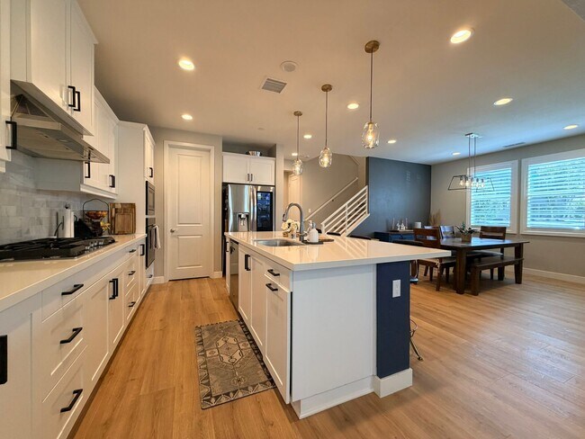 Building Photo - Elegant Rancho Mission Viejo Home with Open Floor Plan