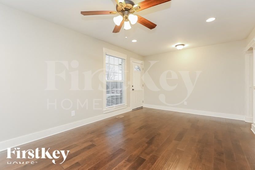 Building Photo - 208 Beech Dr