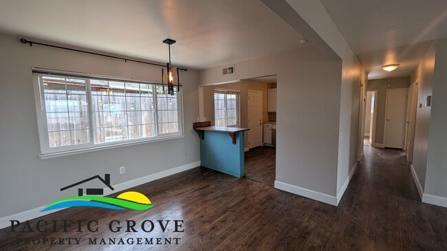 Building Photo - Updated Three Bedroom