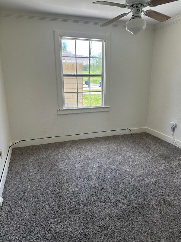 Building Photo - 110 Pine St