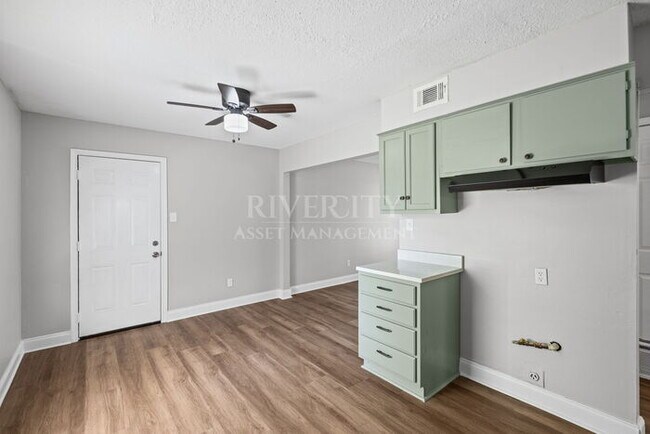 Building Photo - SECTION 8 WELCOMED!!!! A NEWLY RENOVATED BEAUTY !!!!