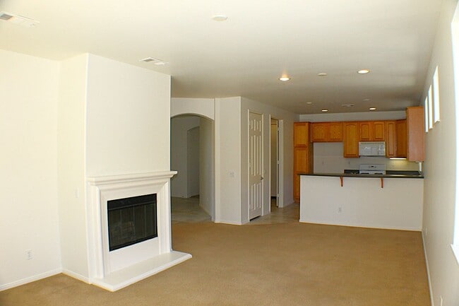 Building Photo - Resort Style Living In Lovely Solera Oaks