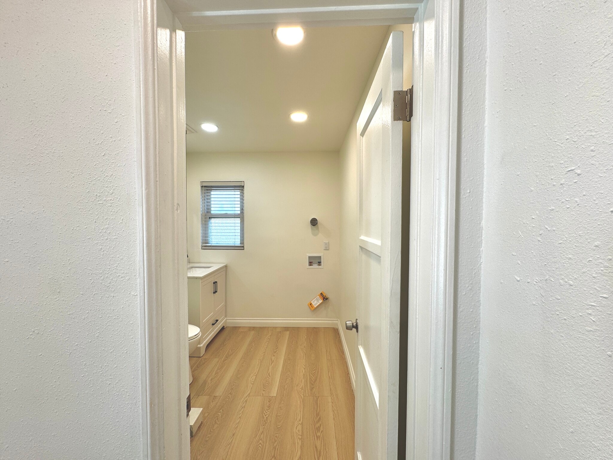 Bathroom Unit B - 11720 Utah Ave