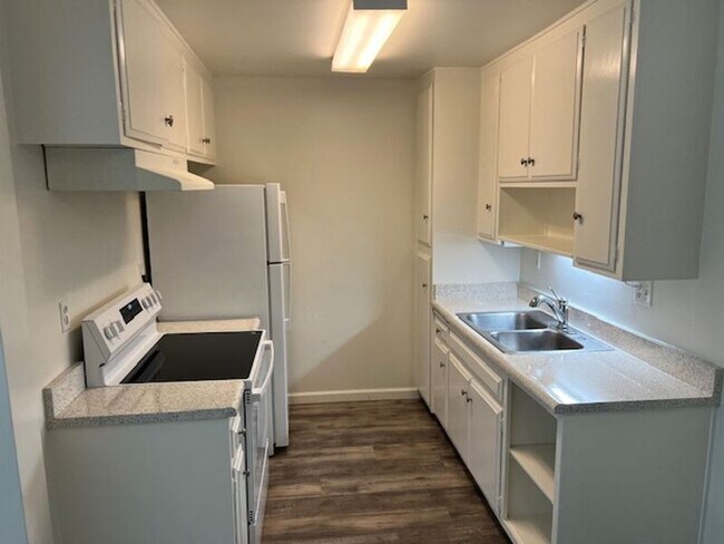 Building Photo - 1000 MacArthuur Blvd