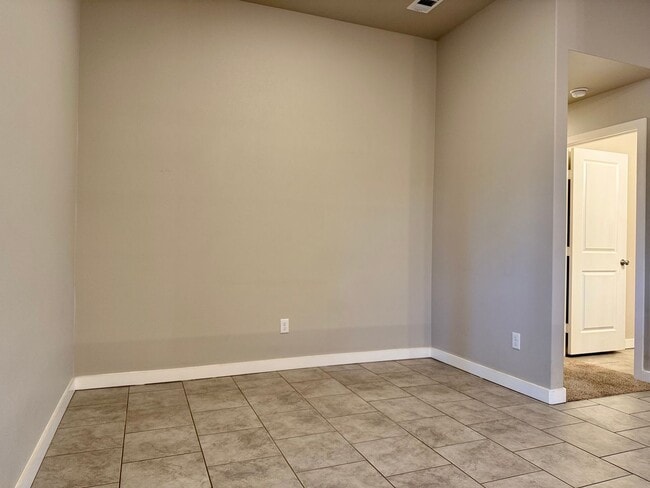 Building Photo - House For Rent