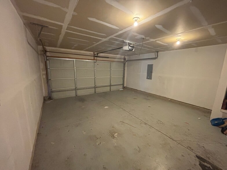 Building Photo - 306 Kenneth Blvd NW