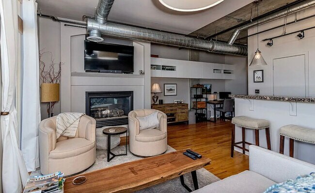 Building Photo - 3201 Shoshone St