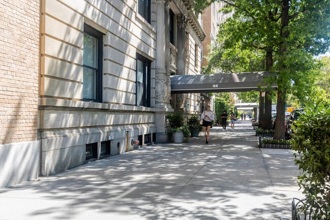 Building Photo - 45 W 81st St