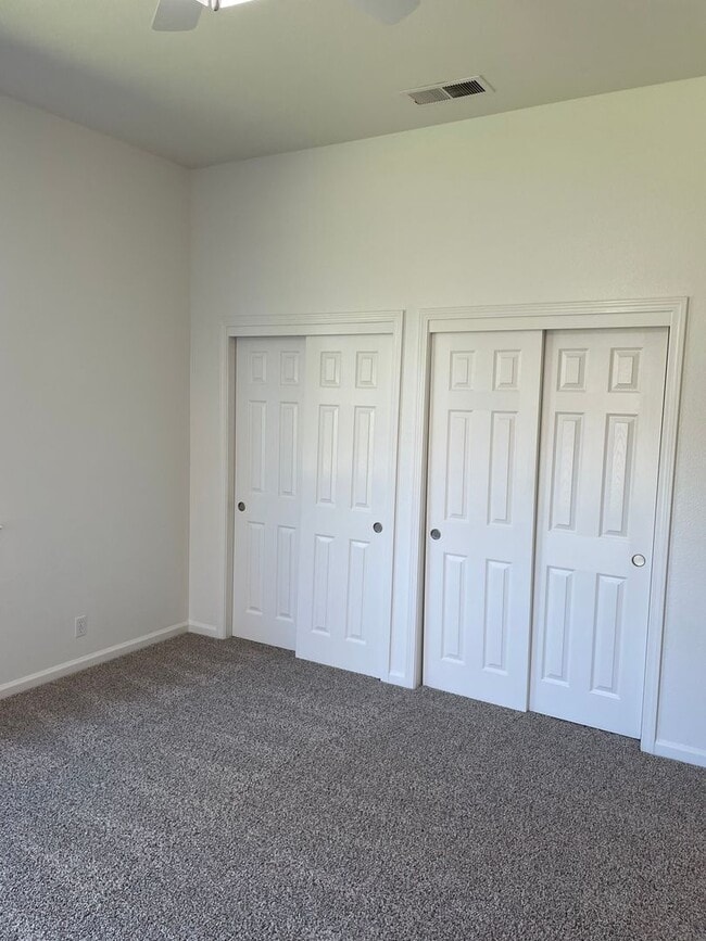 Building Photo - 3 Bedroom, 2 Bathroom House with a 2-Car Garage