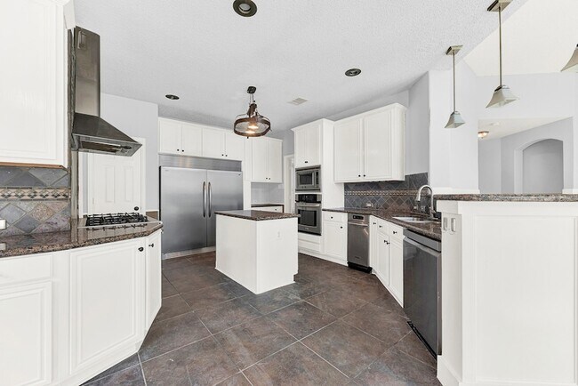 Building Photo - 1413 Westmont Dr